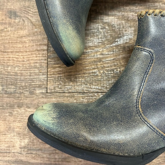 Circle G 6.5 excellent condition round toed fringe booties! Great faded blue - Picture 5 of 11